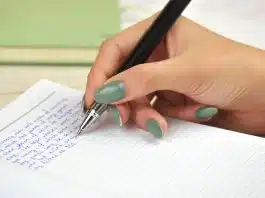 à l'attention de ou à l'intention de