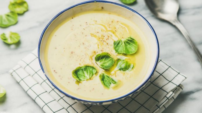 Comment intégrer la soupe de chou vert dans votre régime alimentaire