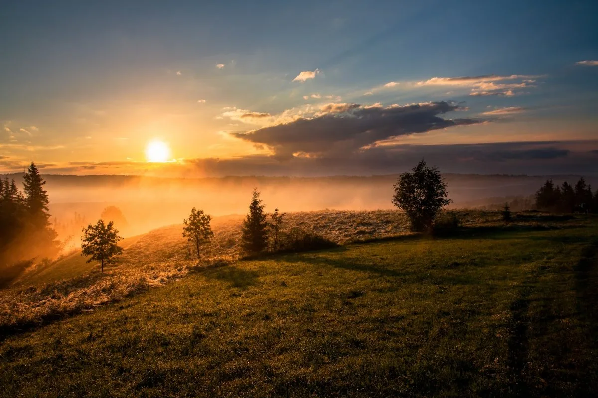 Est ou Ouest ? Où se lève et où se couche le soleil ?