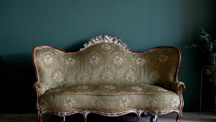 Qu'est-ce qu'un canapé napoléon III ? Icône du style second empire !