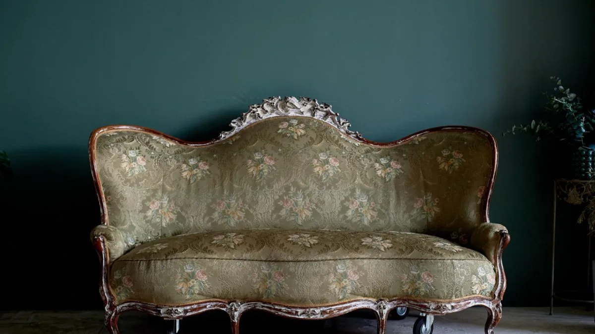 Qu'est-ce qu'un canapé napoléon III ? Icône du style second empire !